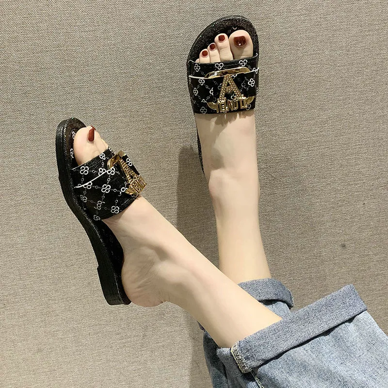 Summer Designer Luxury Women Brand Sandals  Metal Button Letter  Women Slippers Flat Beach Shoes Ladies Sandals Casual Flip Flop